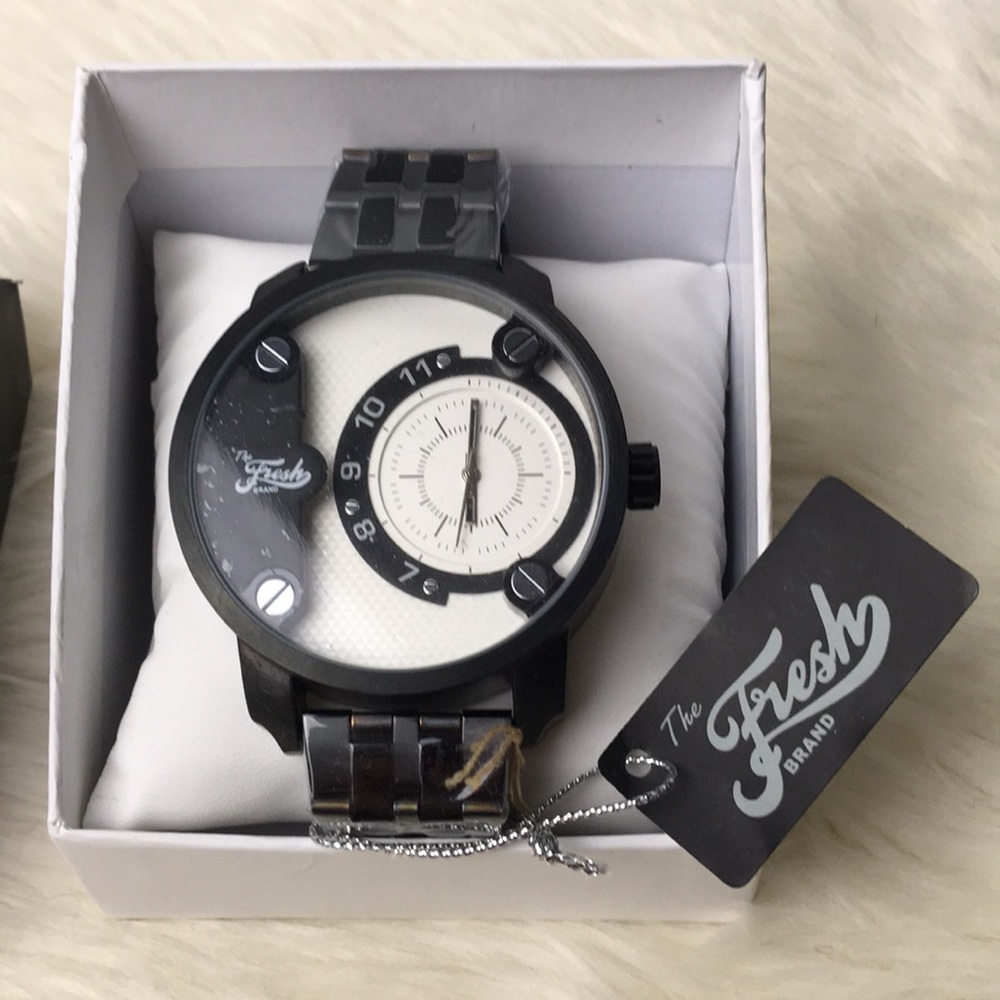 The Fresh brand big face analog wristwatch for men